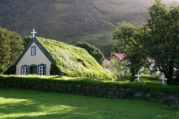 גג כנסיה ירוק באיסלנד